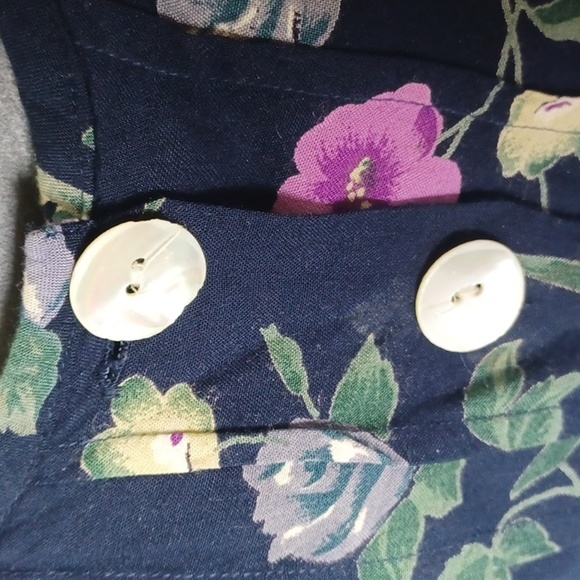 Basic Addition Vtg 90s floral button romper, mother of pearl buttons, tie back - Picture 4 of 8